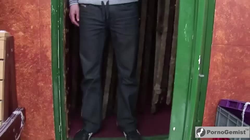 geile meid laat gozer alle hoeken van de kamer zien